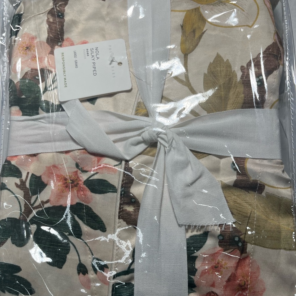 Pottery Barn Nola Silky Piped Robe NWT Size Large - Picture 4 of 4
